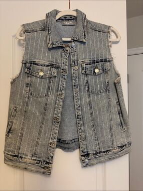 blue.b Sleeveless Silver-Striped Denim Vest